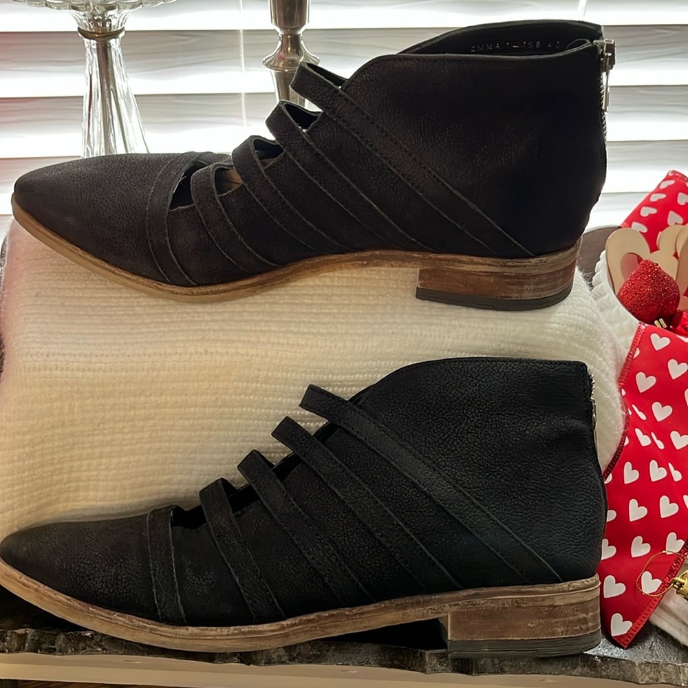 FREE PEOPLE SWEPT AWAY ANKLE BOOTIES
